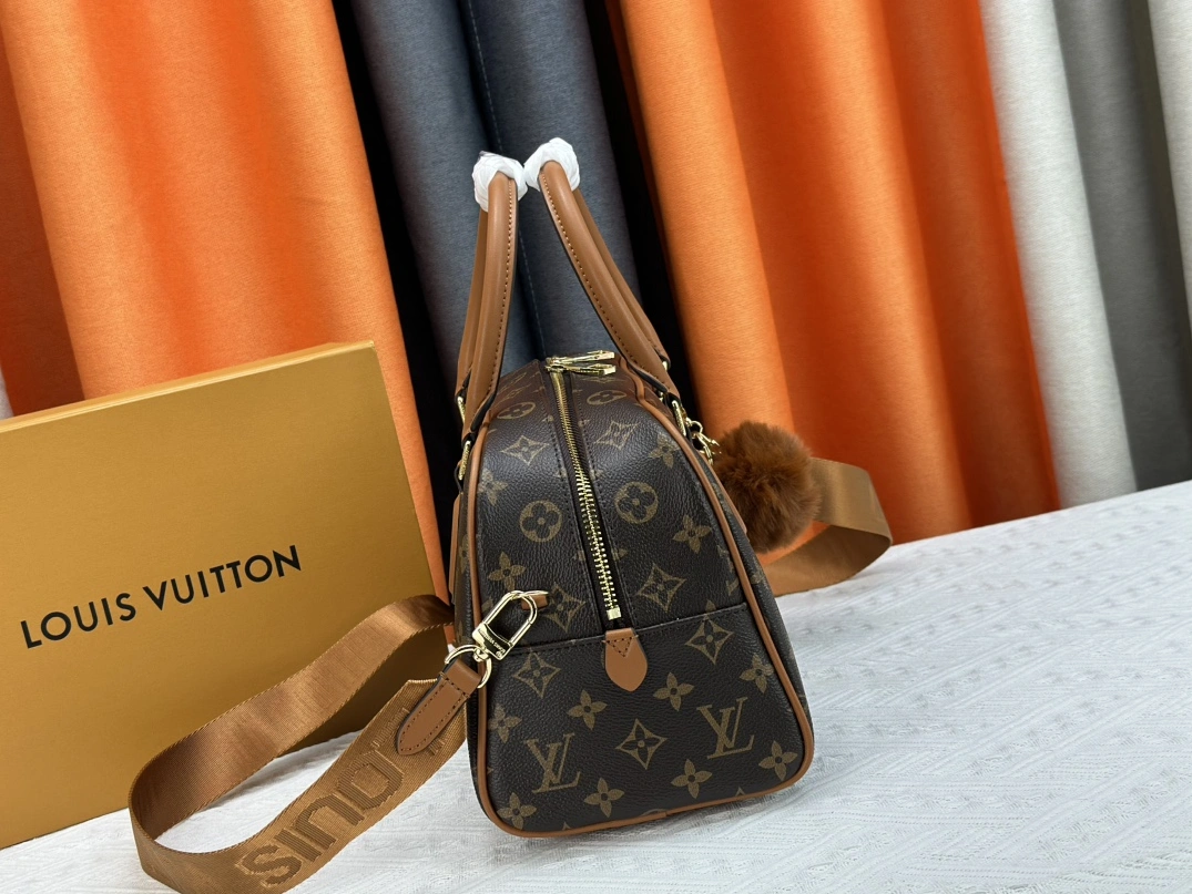 Bright 3180 Louis Vuitton AAA Quality Handbags For Women