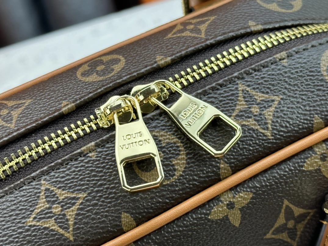 Bright 3180 Louis Vuitton AAA Quality Handbags For Women