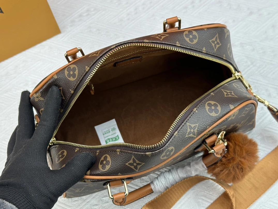 Bright 3180 Louis Vuitton AAA Quality Handbags For Women