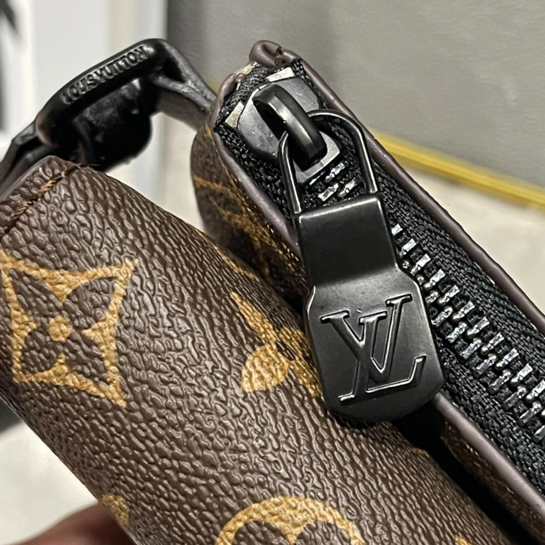 Bright 3489 Louis Vuitton AAA Man Wallets