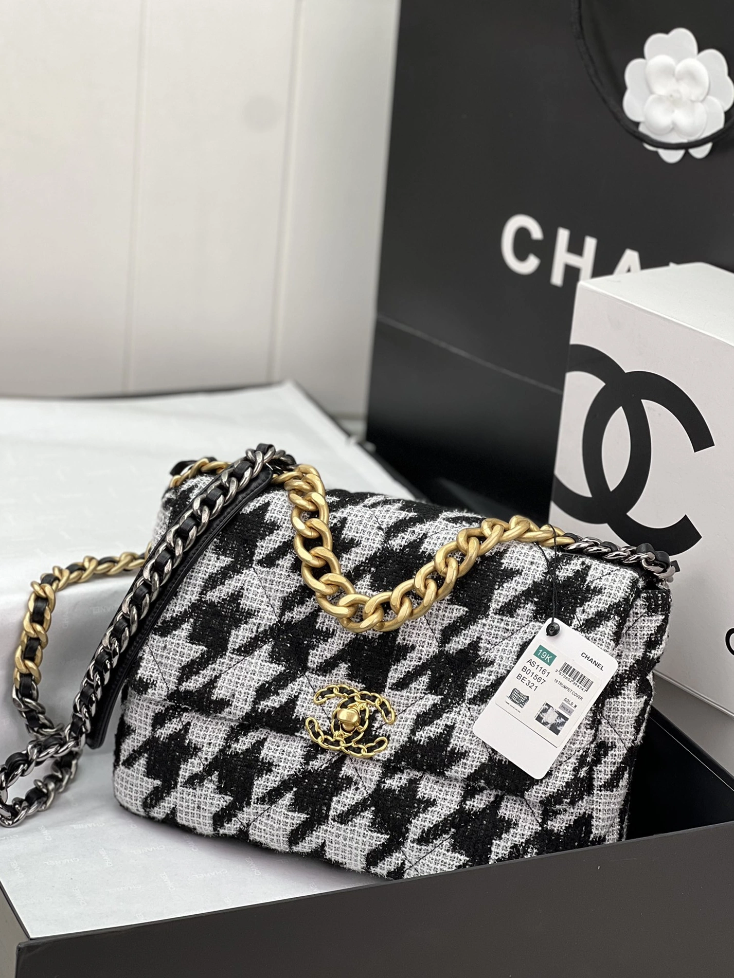 Bright 3748 Chanel AAA Quality Messenger Bags For Women