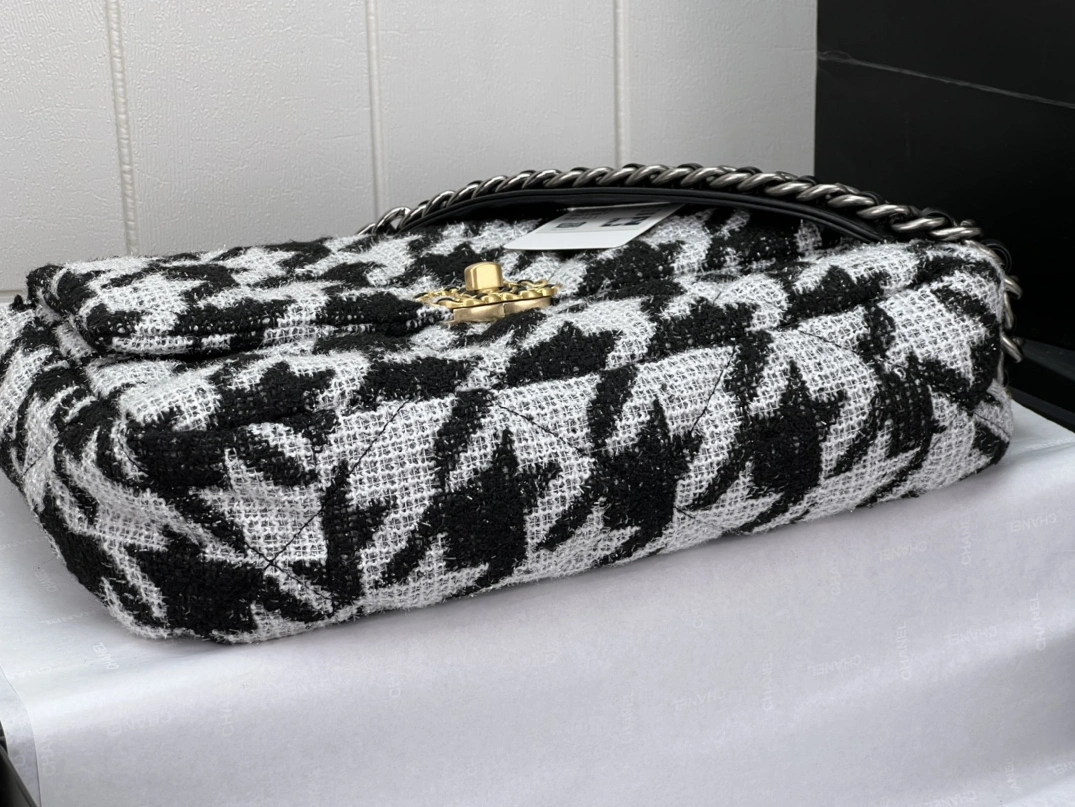 Bright 3748 Chanel AAA Quality Messenger Bags For Women
