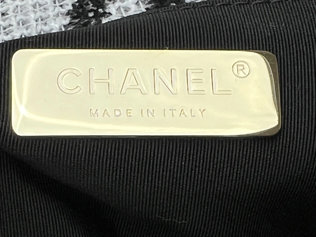 Bright 3748 Chanel AAA Quality Messenger Bags For Women