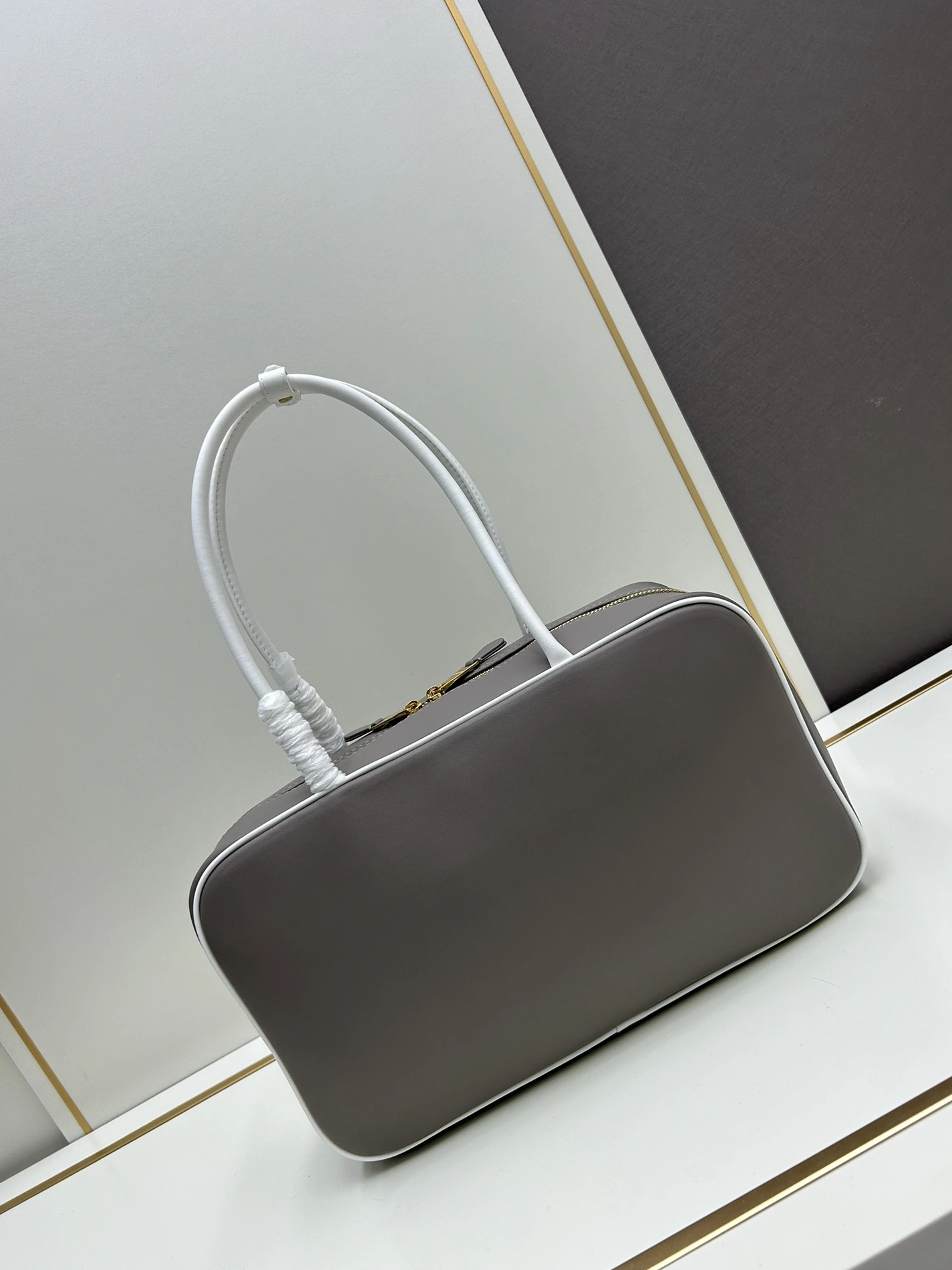 Bright 4083 MIU MIU AAA Quality Handbags For Women