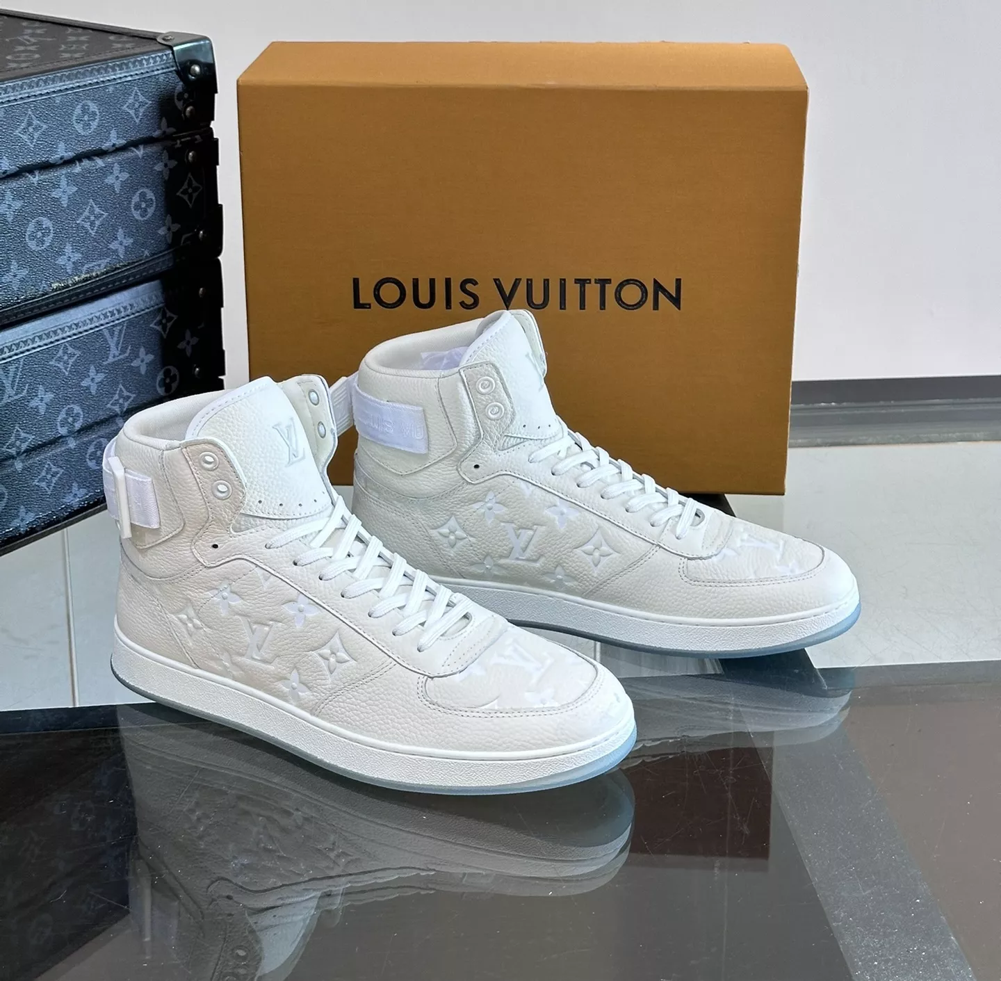 Bright 4120 Louis Vuitton High Tops Shoes For Men
