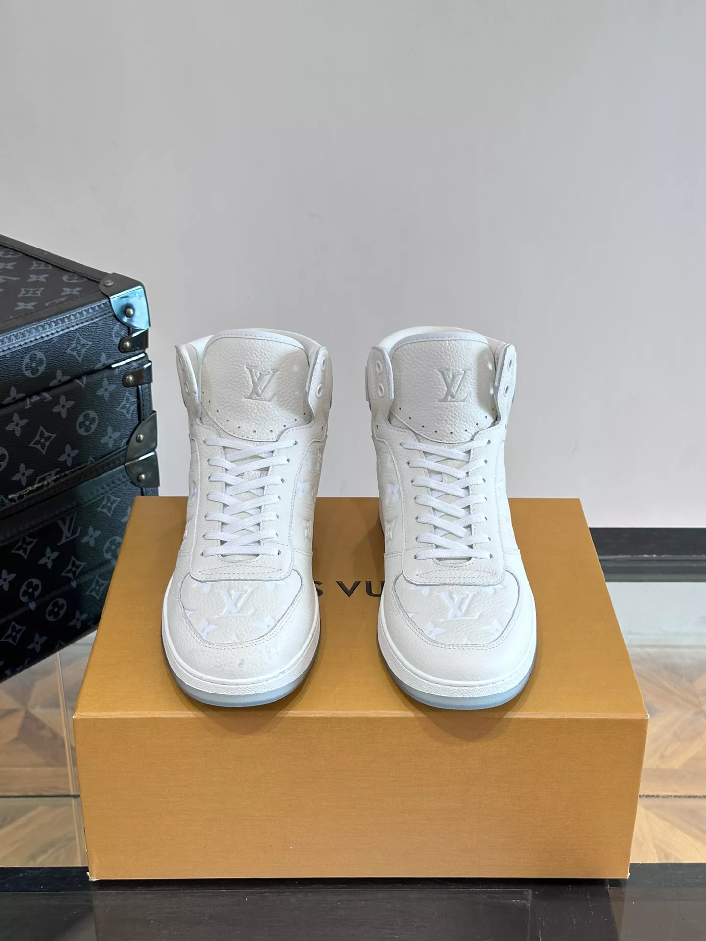 Bright 4120 Louis Vuitton High Tops Shoes For Men