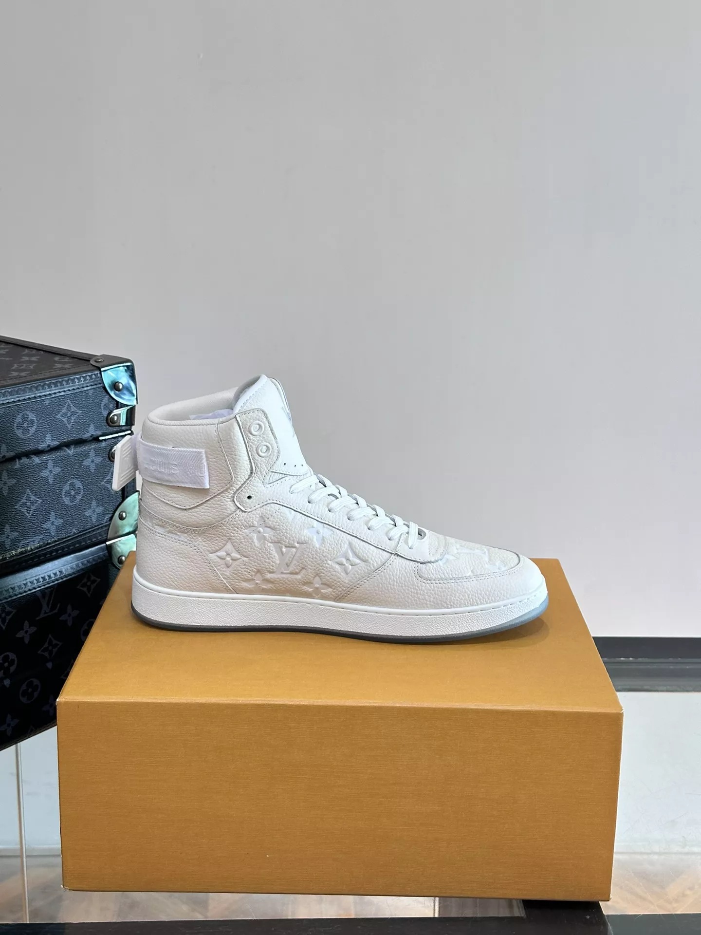 Bright 4120 Louis Vuitton High Tops Shoes For Men