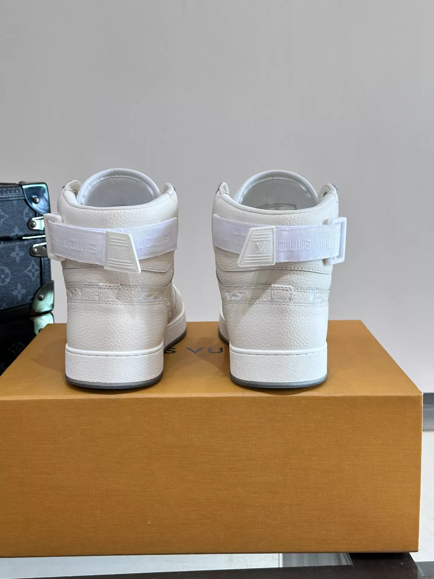 Bright 4120 Louis Vuitton High Tops Shoes For Men