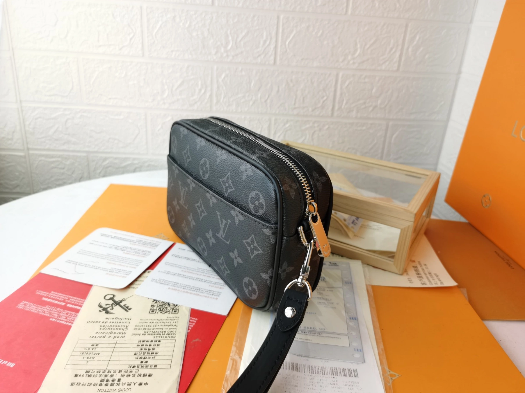 Bright 417 Louis Vuitton AAA Man Wallets