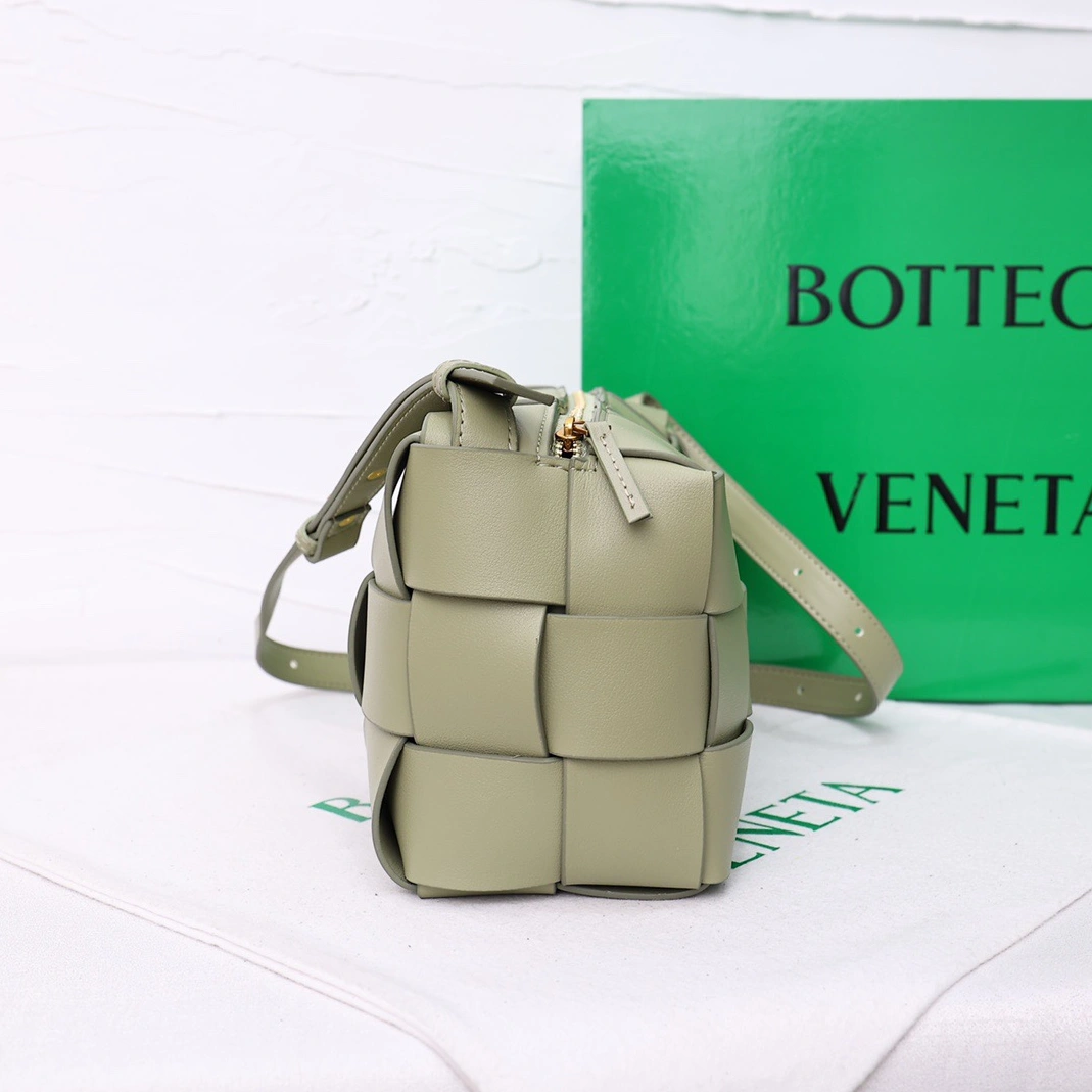 Bright 4706 Bottega Veneta BV AAA Quality Messenger Bags For Women