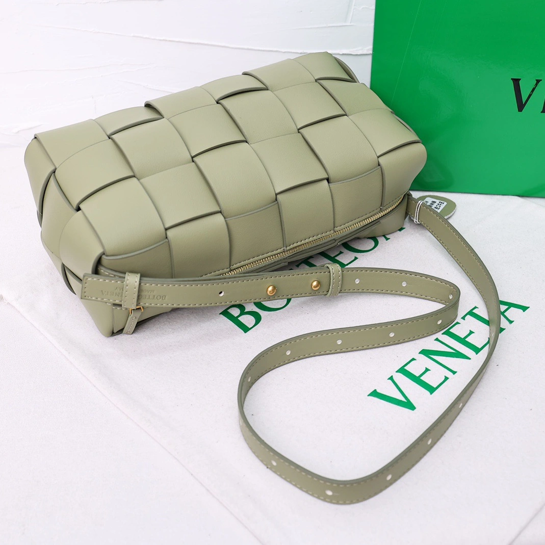 Bright 4706 Bottega Veneta BV AAA Quality Messenger Bags For Women
