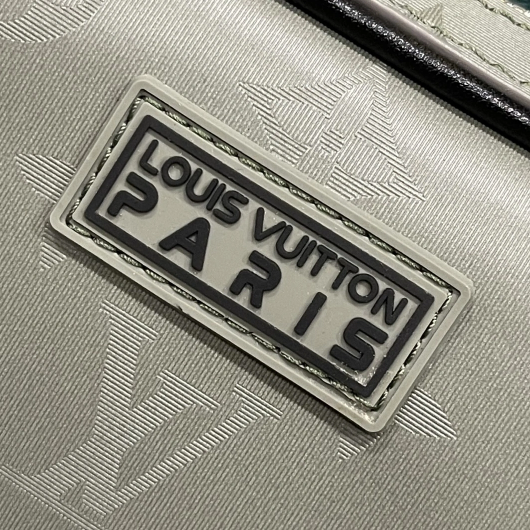 Bright 4847 Louis Vuitton AAA Man Messenger Bags