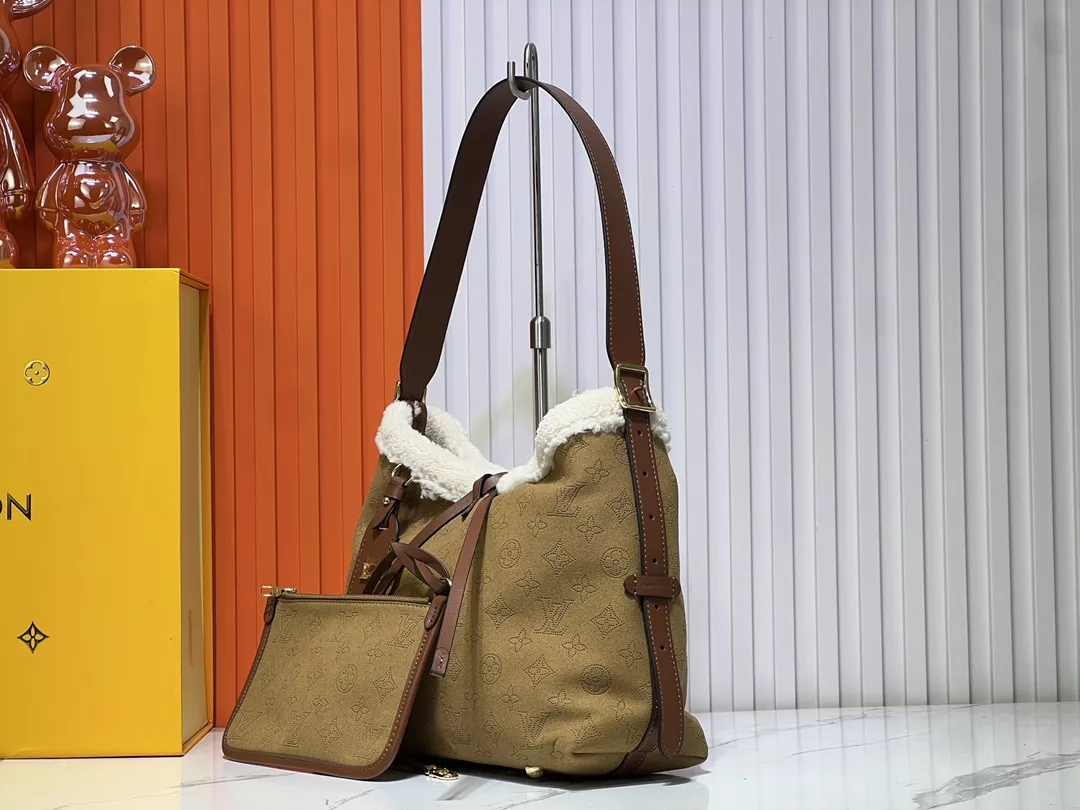 Bright 4990 Louis Vuitton AAA Quality Shoulder Bags For Women