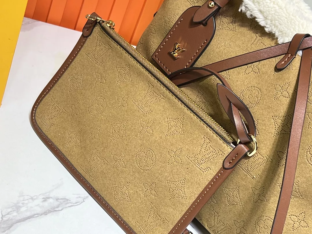 Bright 4990 Louis Vuitton AAA Quality Shoulder Bags For Women