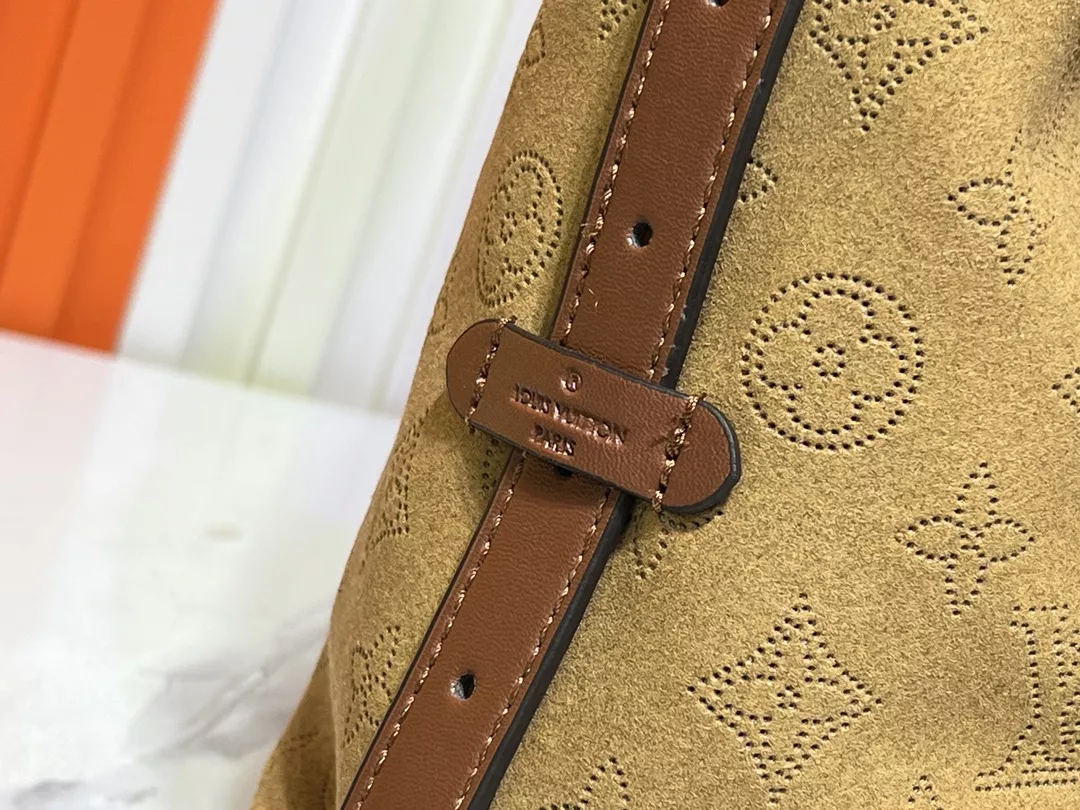 Bright 4990 Louis Vuitton AAA Quality Shoulder Bags For Women