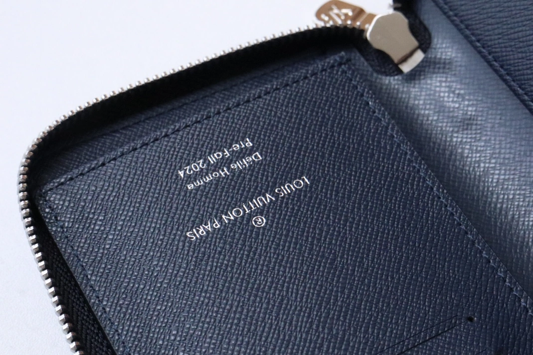 Bright 5024 Louis Vuitton AAA Quality Wallets