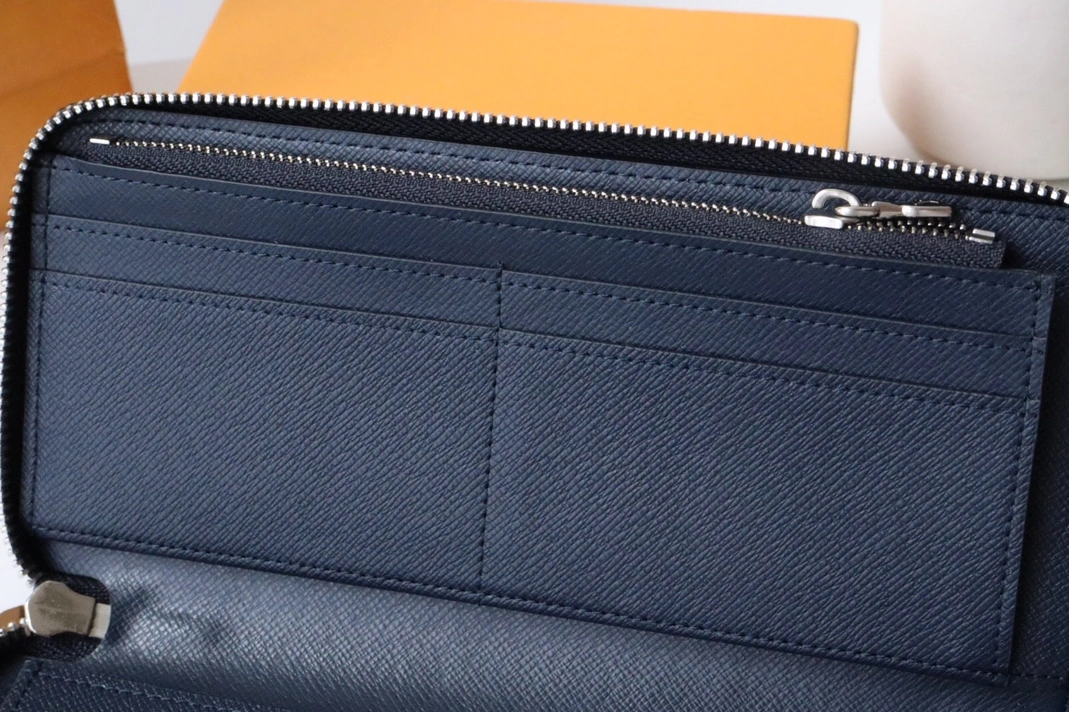 Bright 5024 Louis Vuitton AAA Quality Wallets