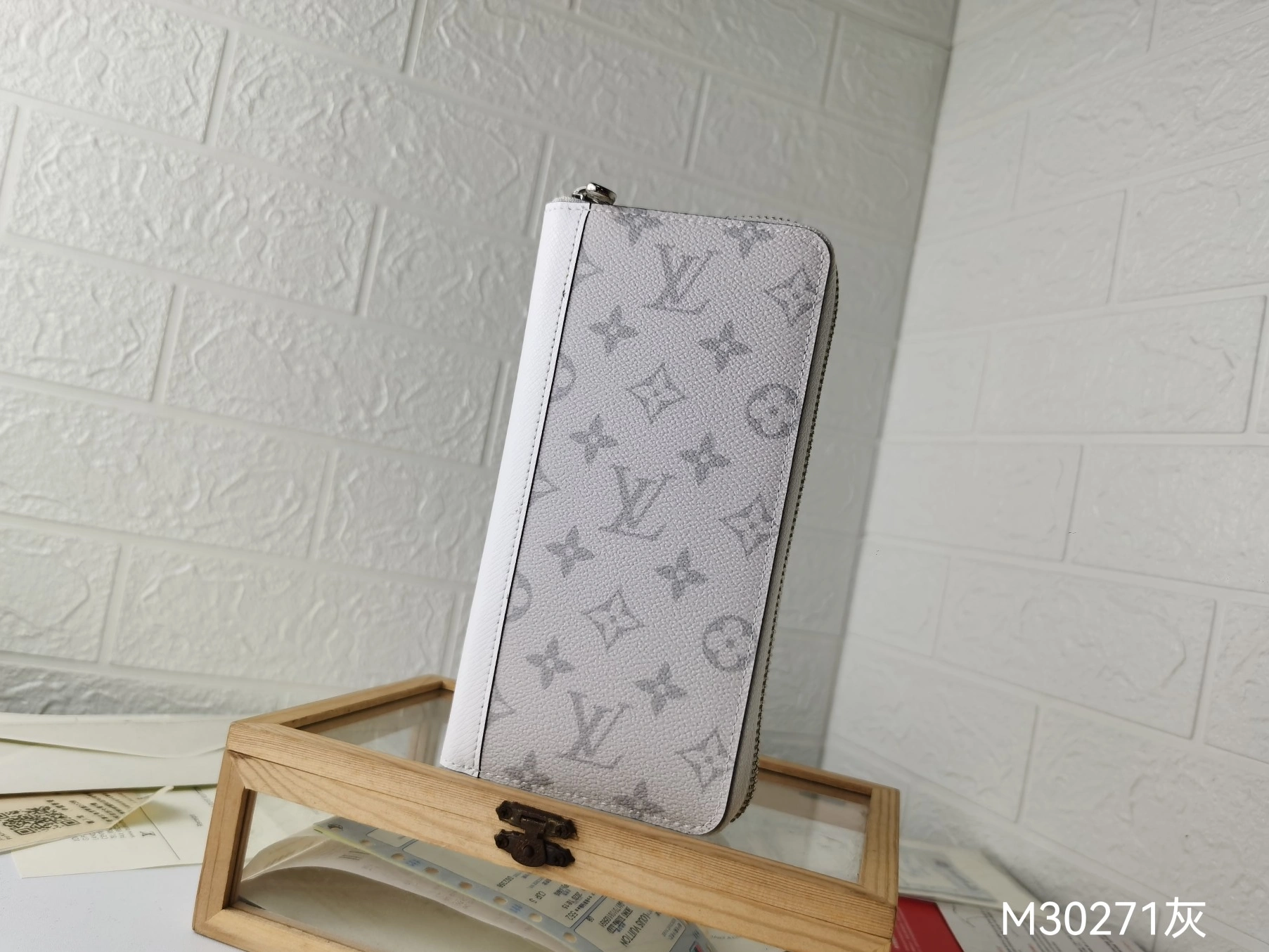 Bright 5667 Louis Vuitton LV Card Case For Unisex