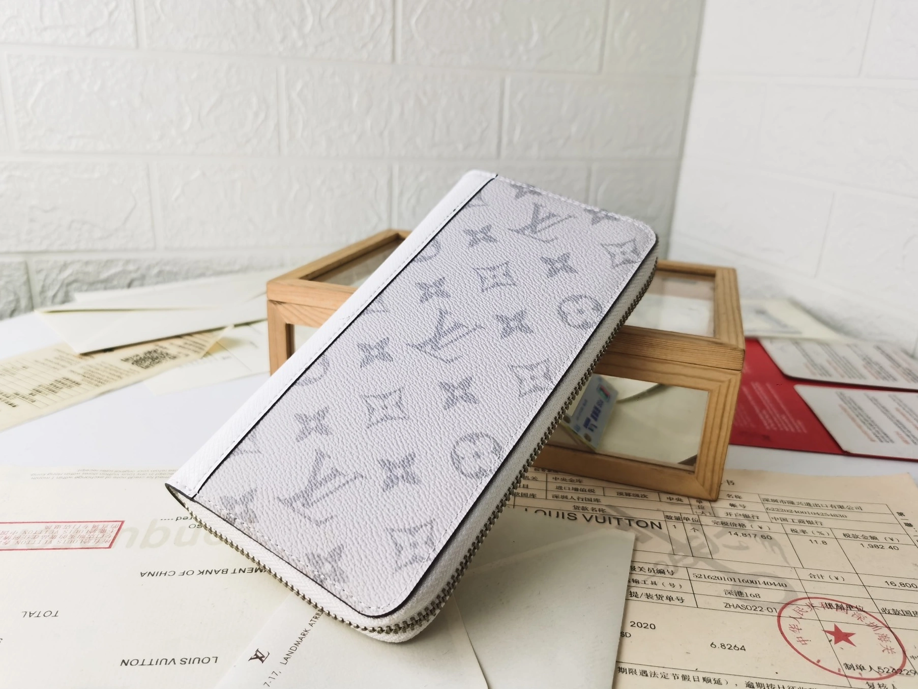 Bright 5667 Louis Vuitton LV Card Case For Unisex
