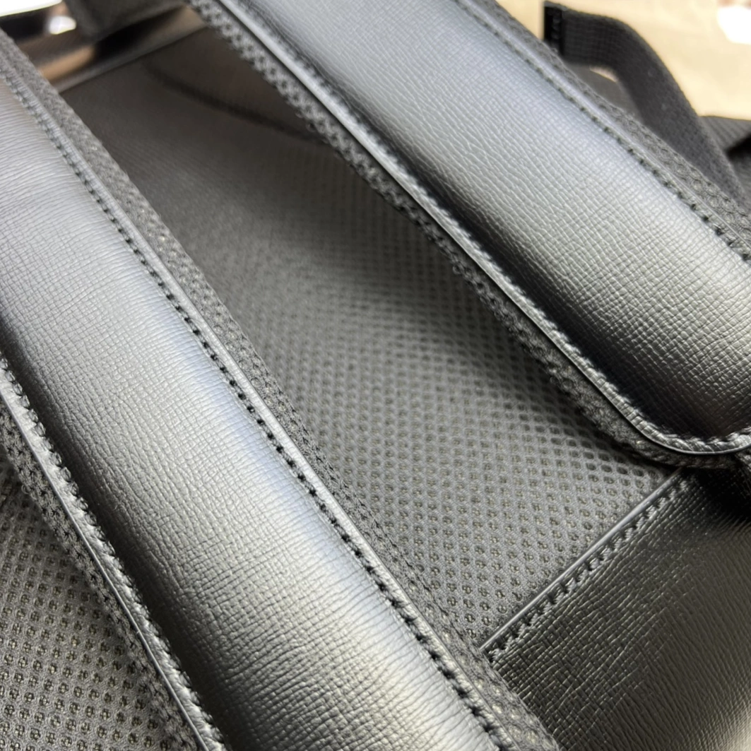 Bright 5692 Gucci AAA Man Backpacks