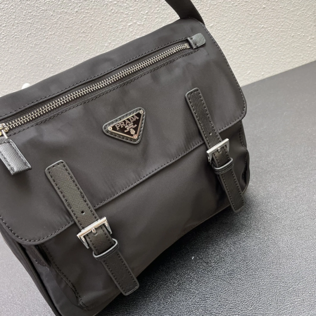 Bright 5705 Prada AAA Man Messenger Bags