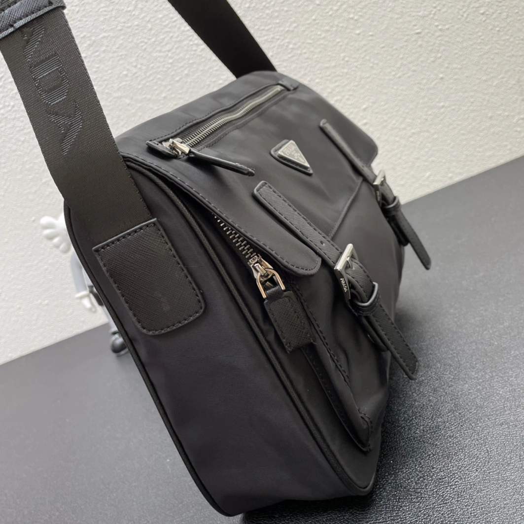 Bright 5705 Prada AAA Man Messenger Bags