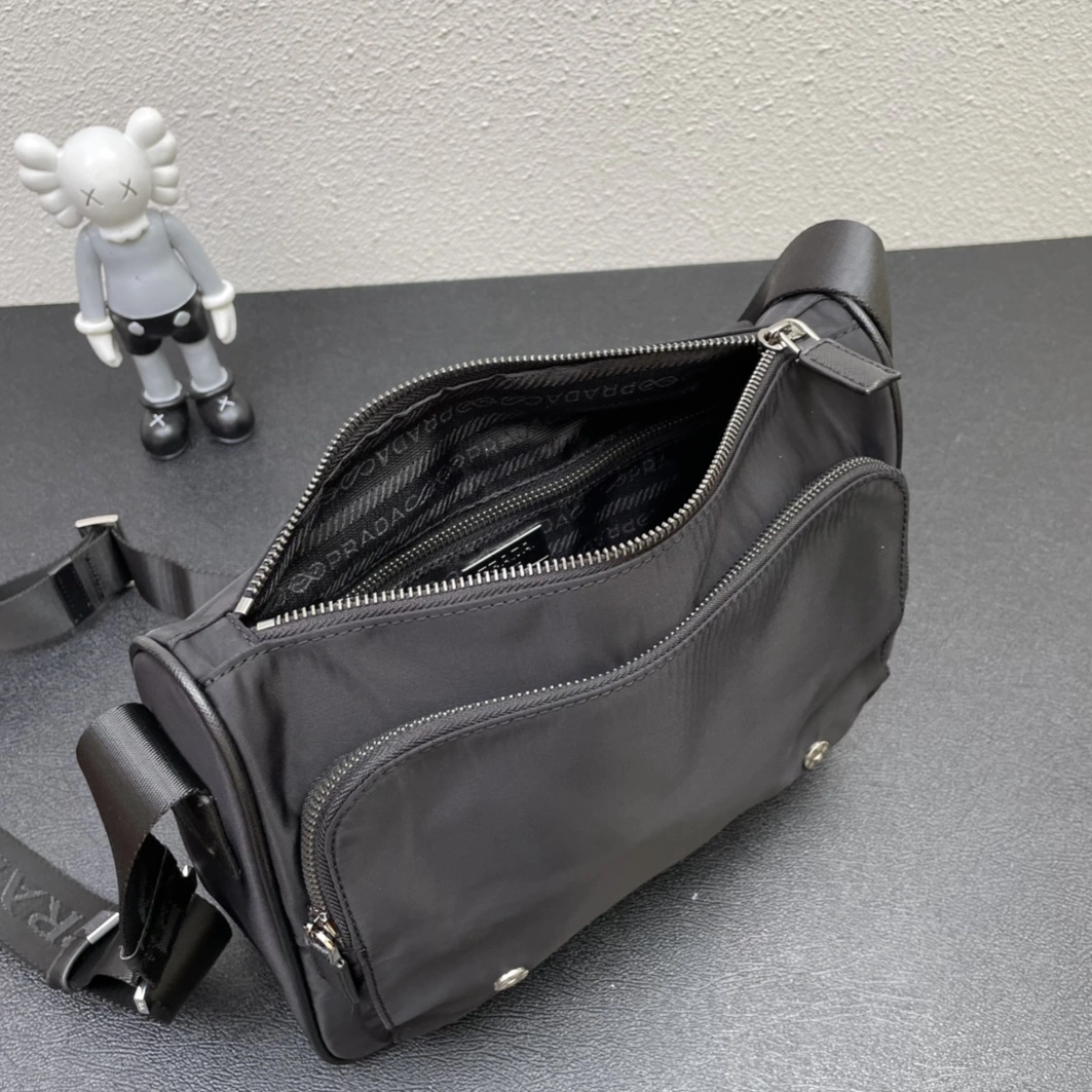 Bright 5705 Prada AAA Man Messenger Bags