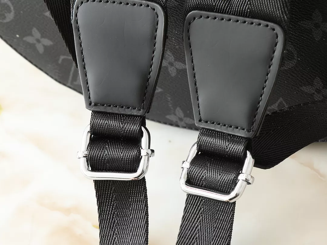 Bright 585 Louis Vuitton LV AAA Man Backpacks