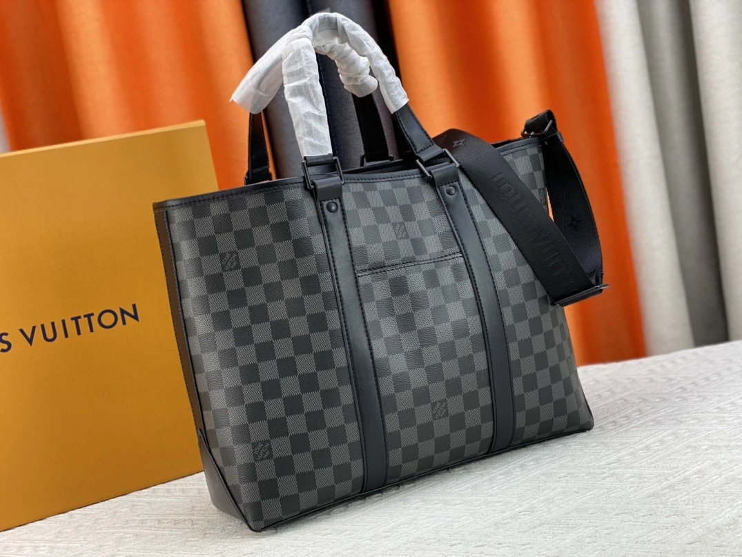 Bright 6209 Louis Vuitton AAA Man Handbags