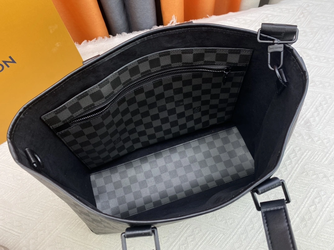 Bright 6209 Louis Vuitton AAA Man Handbags