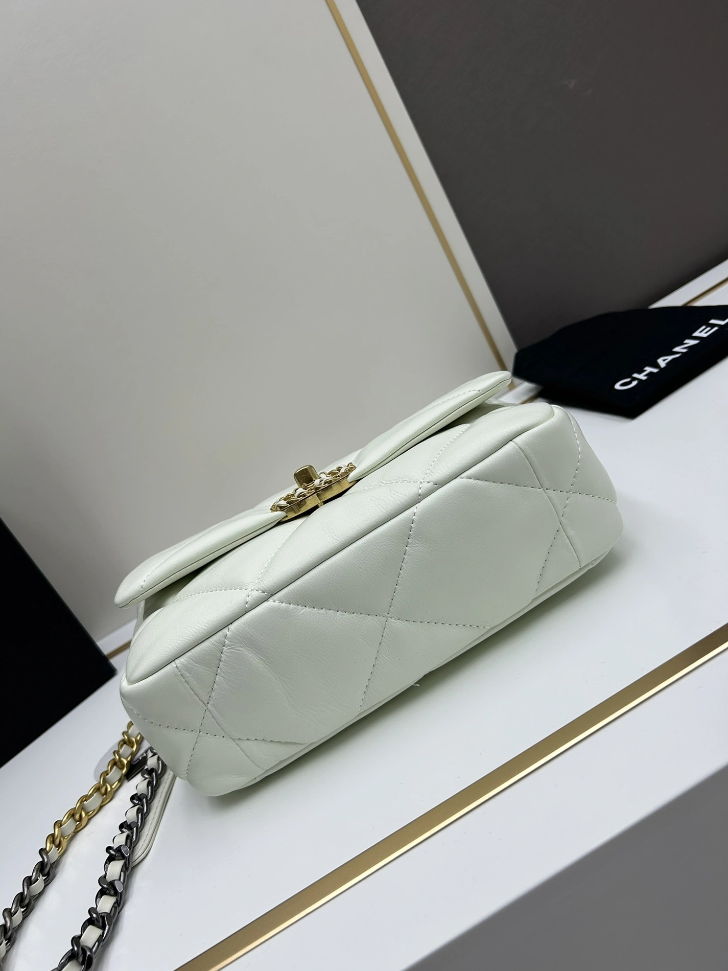 Bright 6310 Chanel AAA Quality Messenger Bags For Women