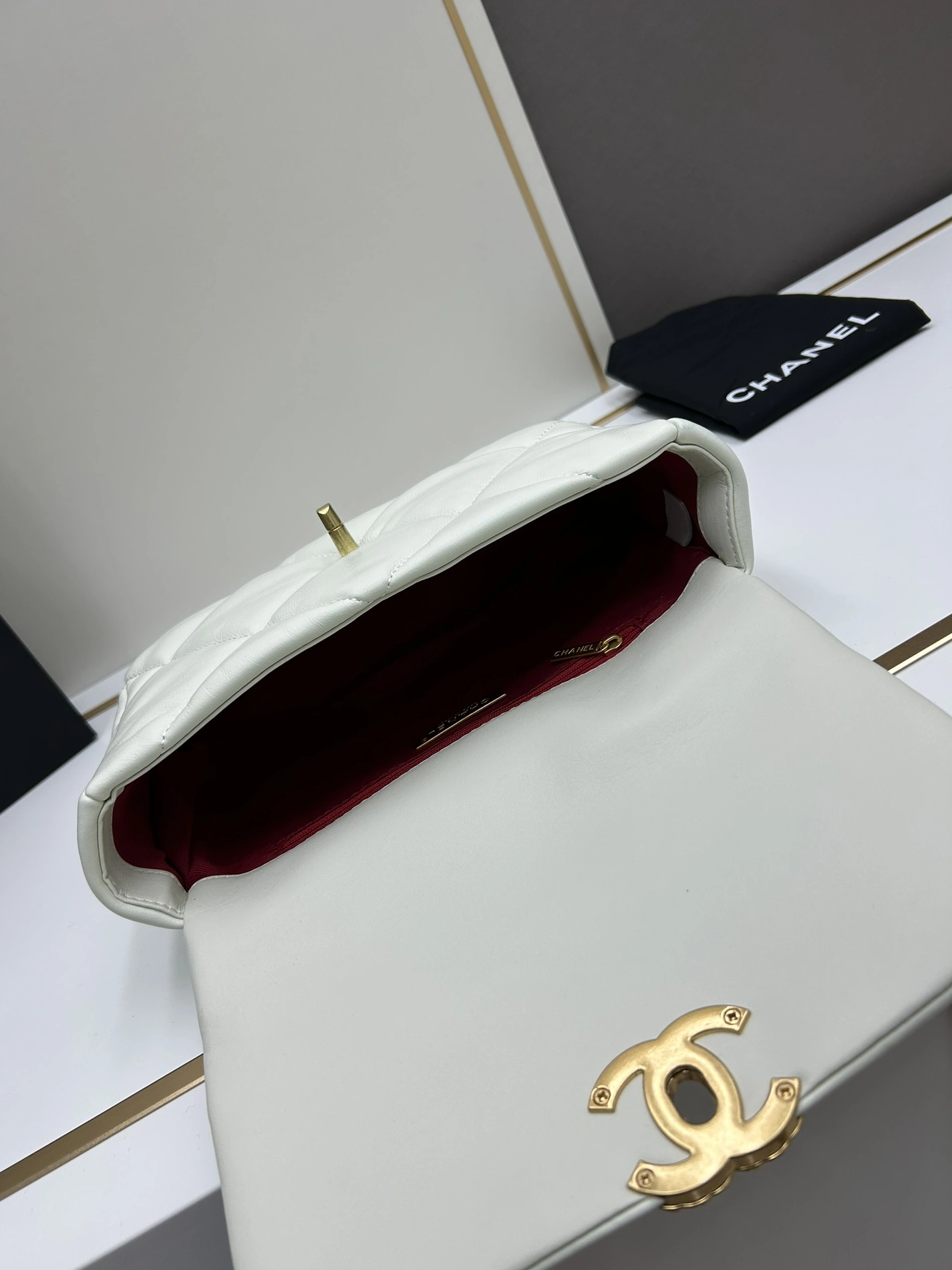 Bright 6310 Chanel AAA Quality Messenger Bags For Women