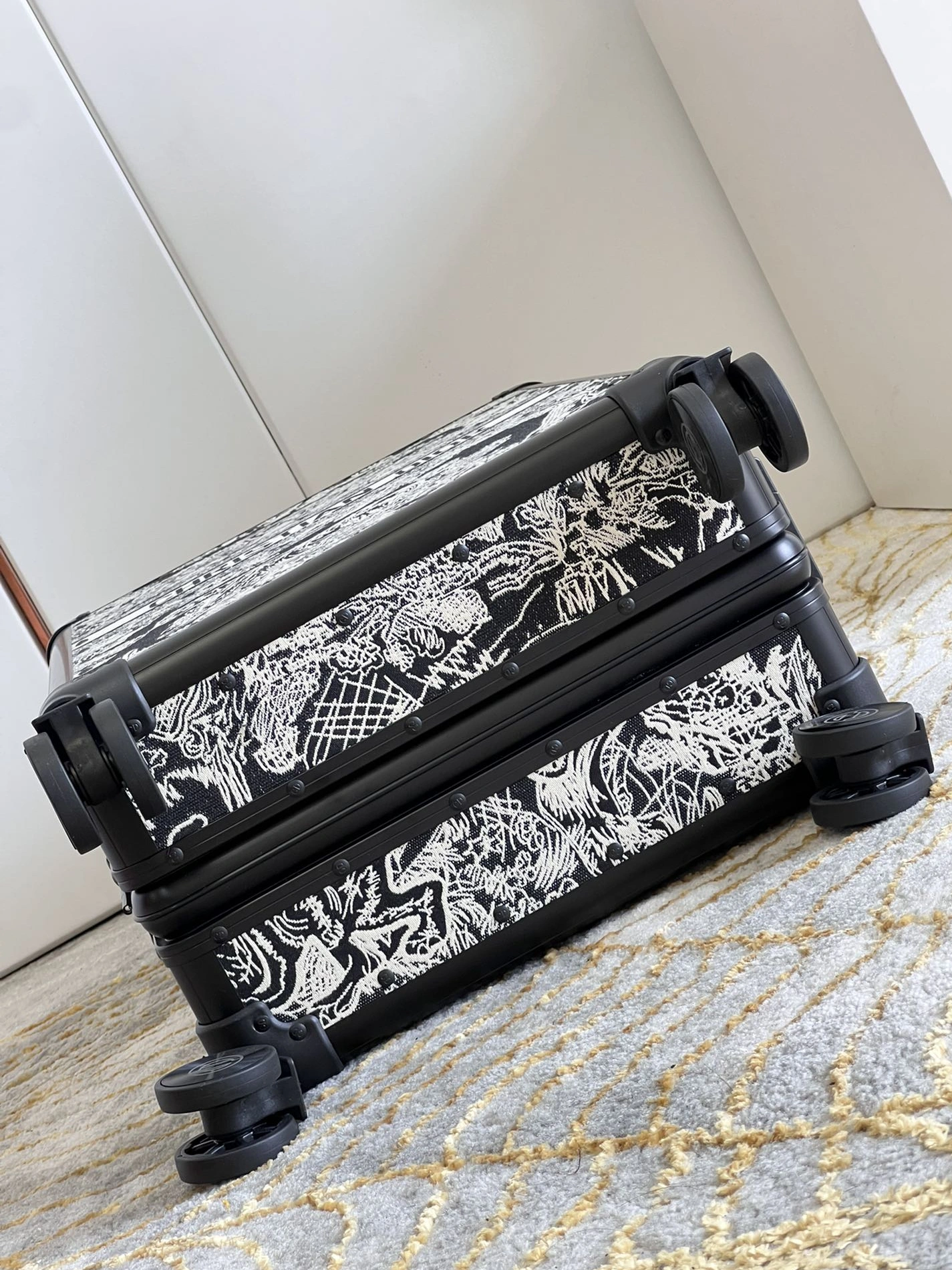 Bright 6327 Christian Dior Luggage and Duffle