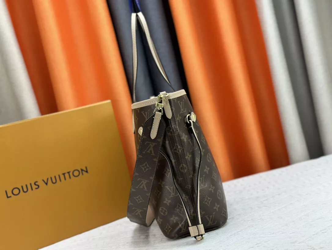 Bright 653 Louis Vuitton AAA Quality Shoulder Bags For Women
