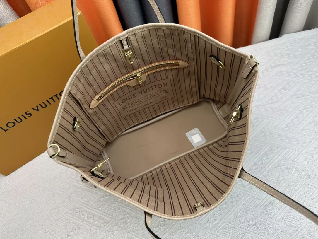 Bright 653 Louis Vuitton AAA Quality Shoulder Bags For Women