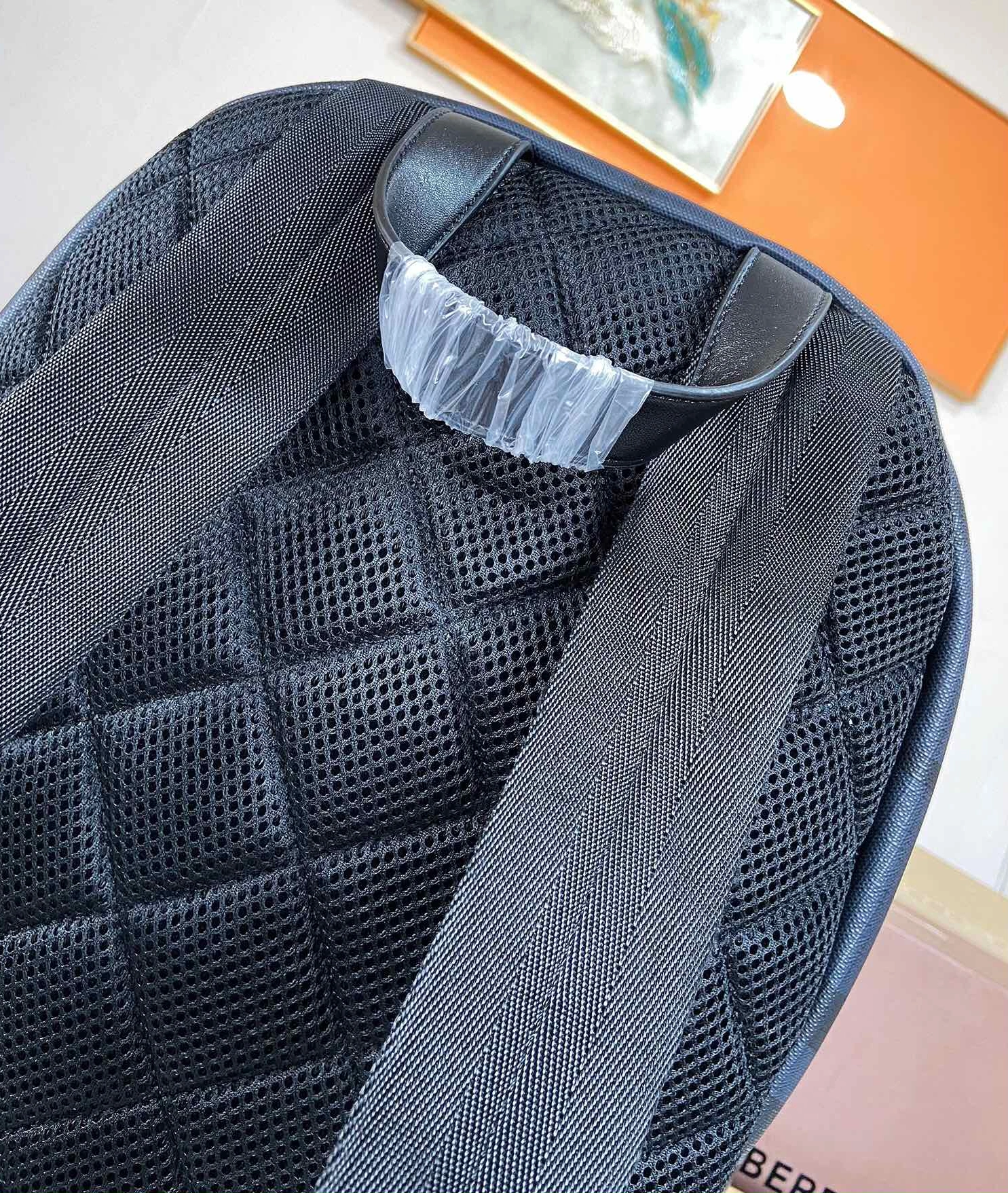 Bright 6686 Burberry AAA Man Backpacks