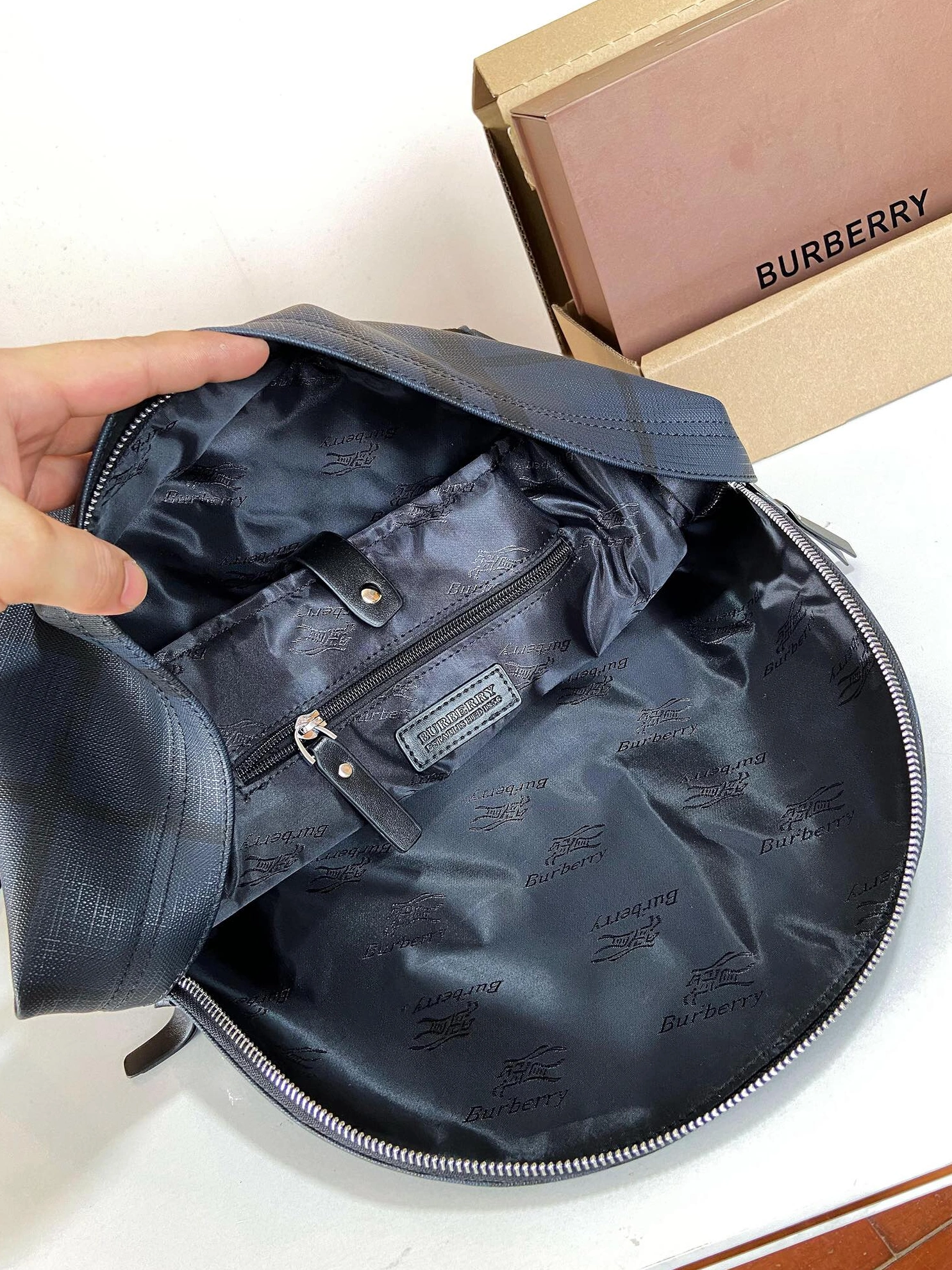 Bright 6686 Burberry AAA Man Backpacks