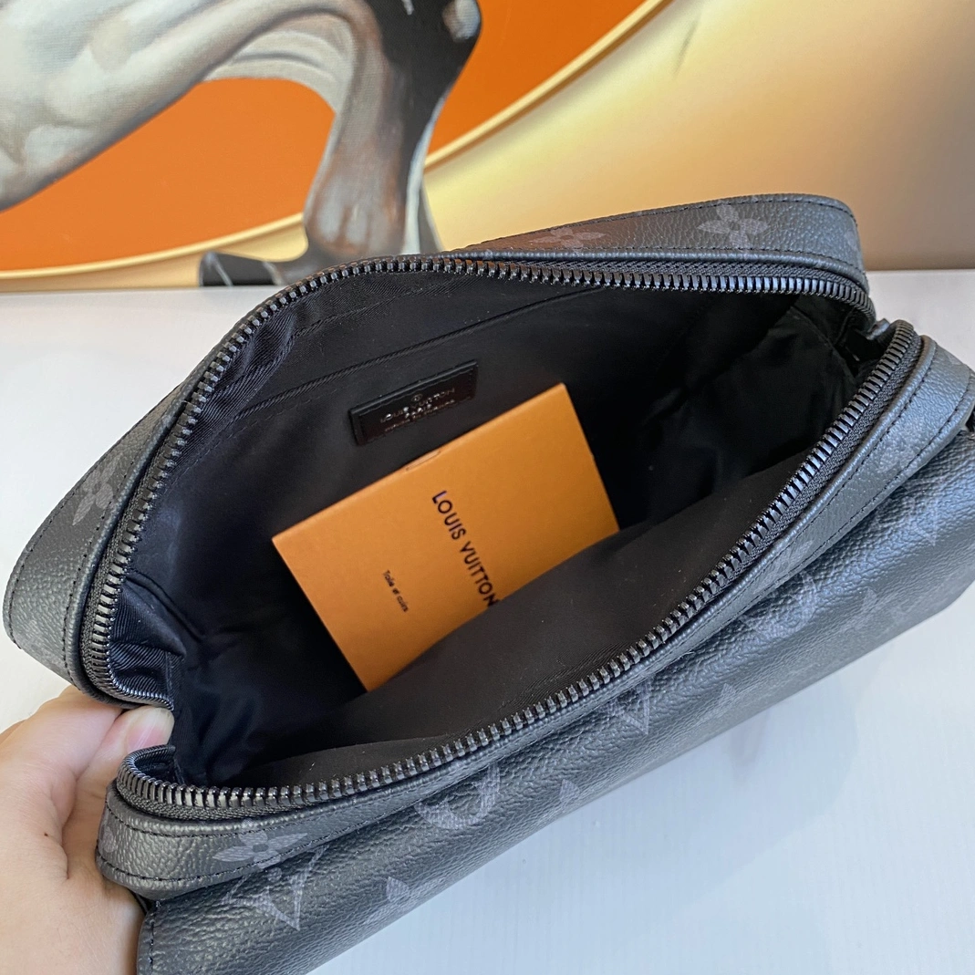 Bright 6877 Louis Vuitton AAA Man Messenger Bags