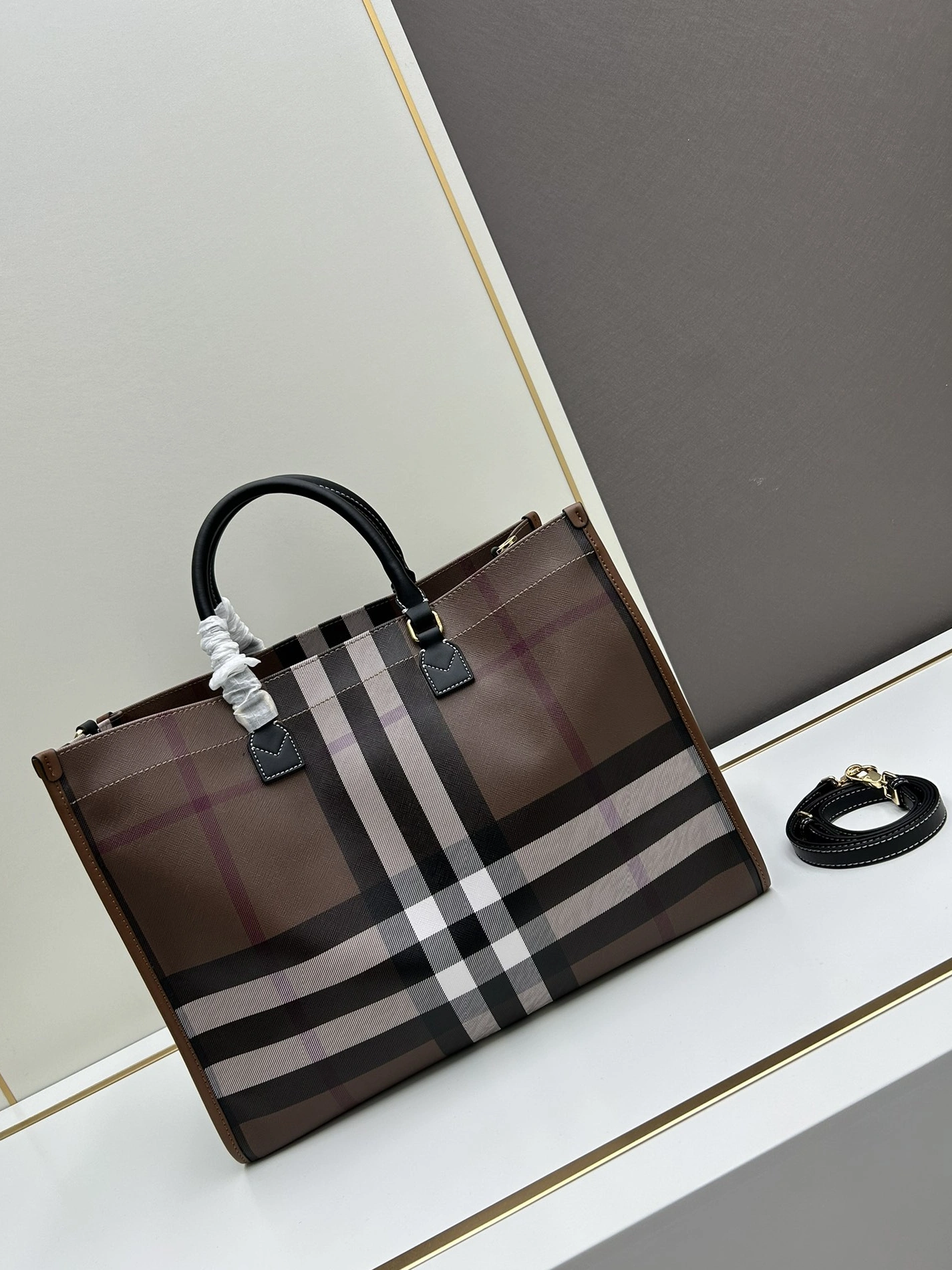 Bright 7639 Burberry AAA Quality Handbags For Women