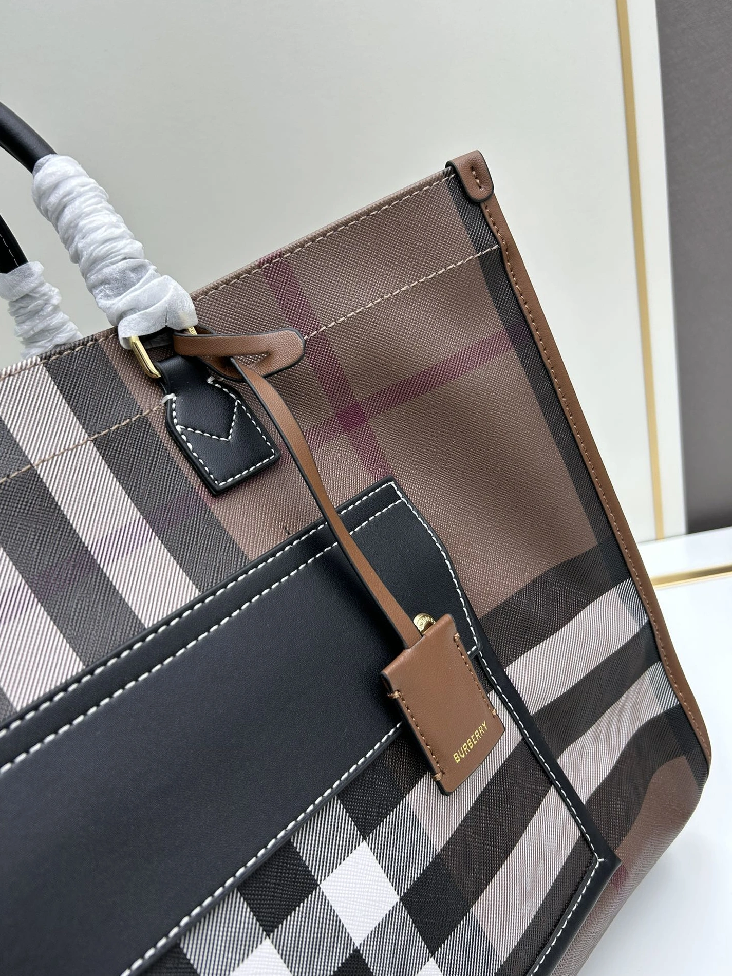 Bright 7639 Burberry AAA Quality Handbags For Women