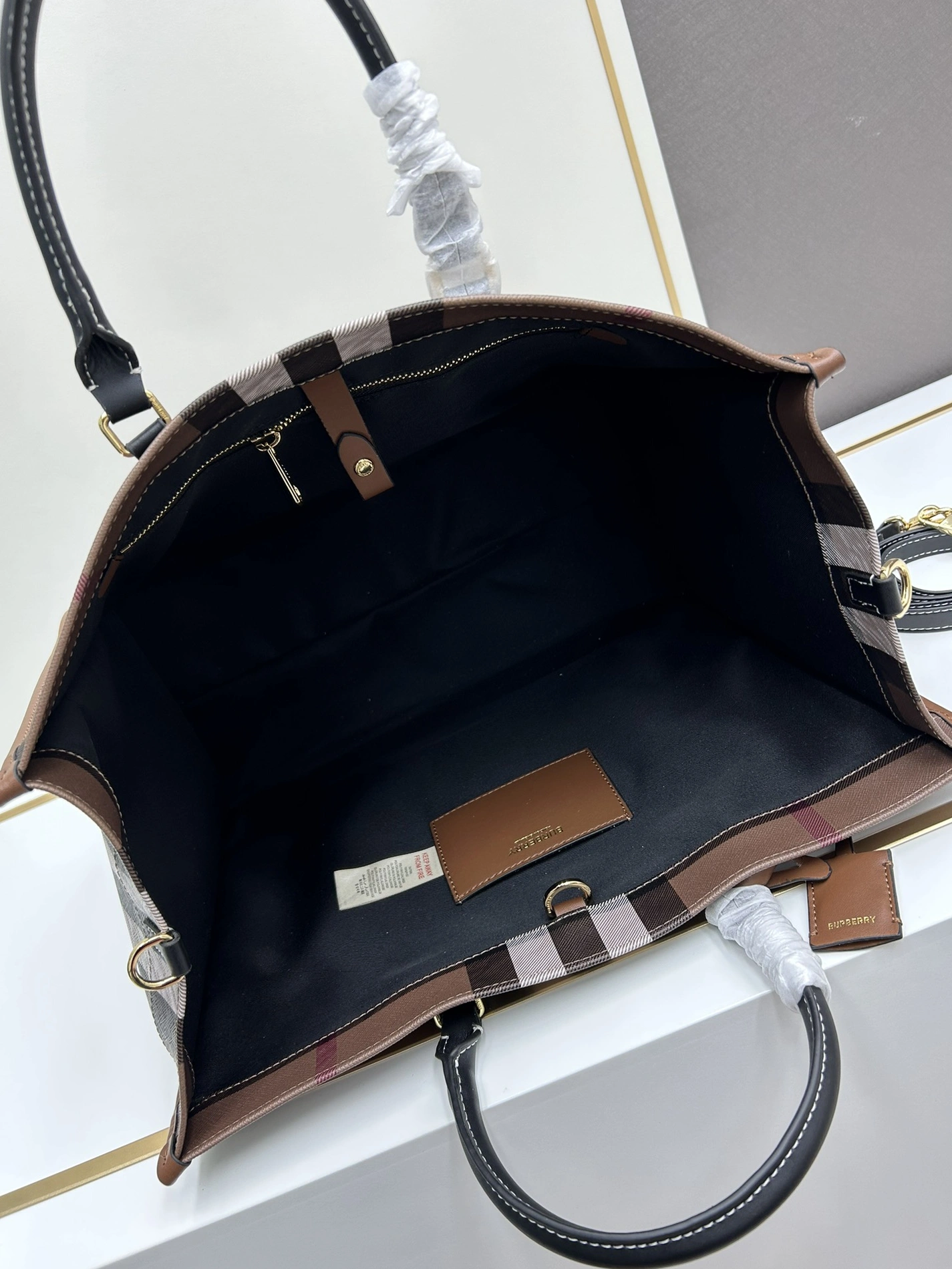 Bright 7639 Burberry AAA Quality Handbags For Women
