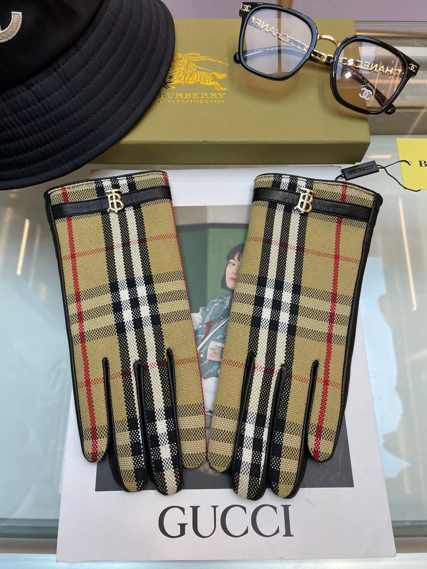Bright 769 Burberry Gloves For Women