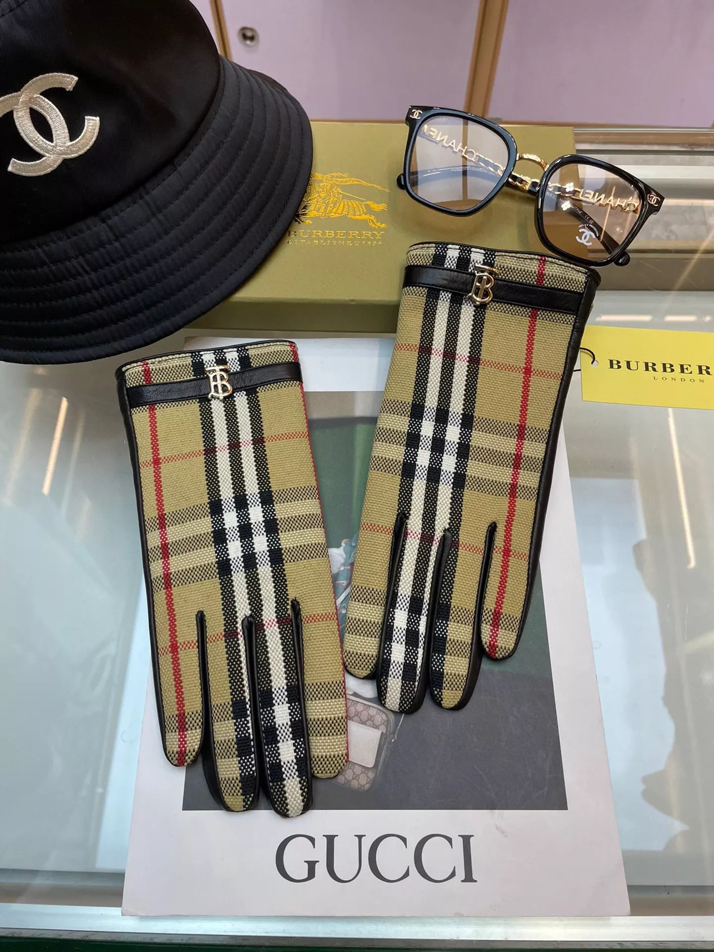 Bright 769 Burberry Gloves For Women