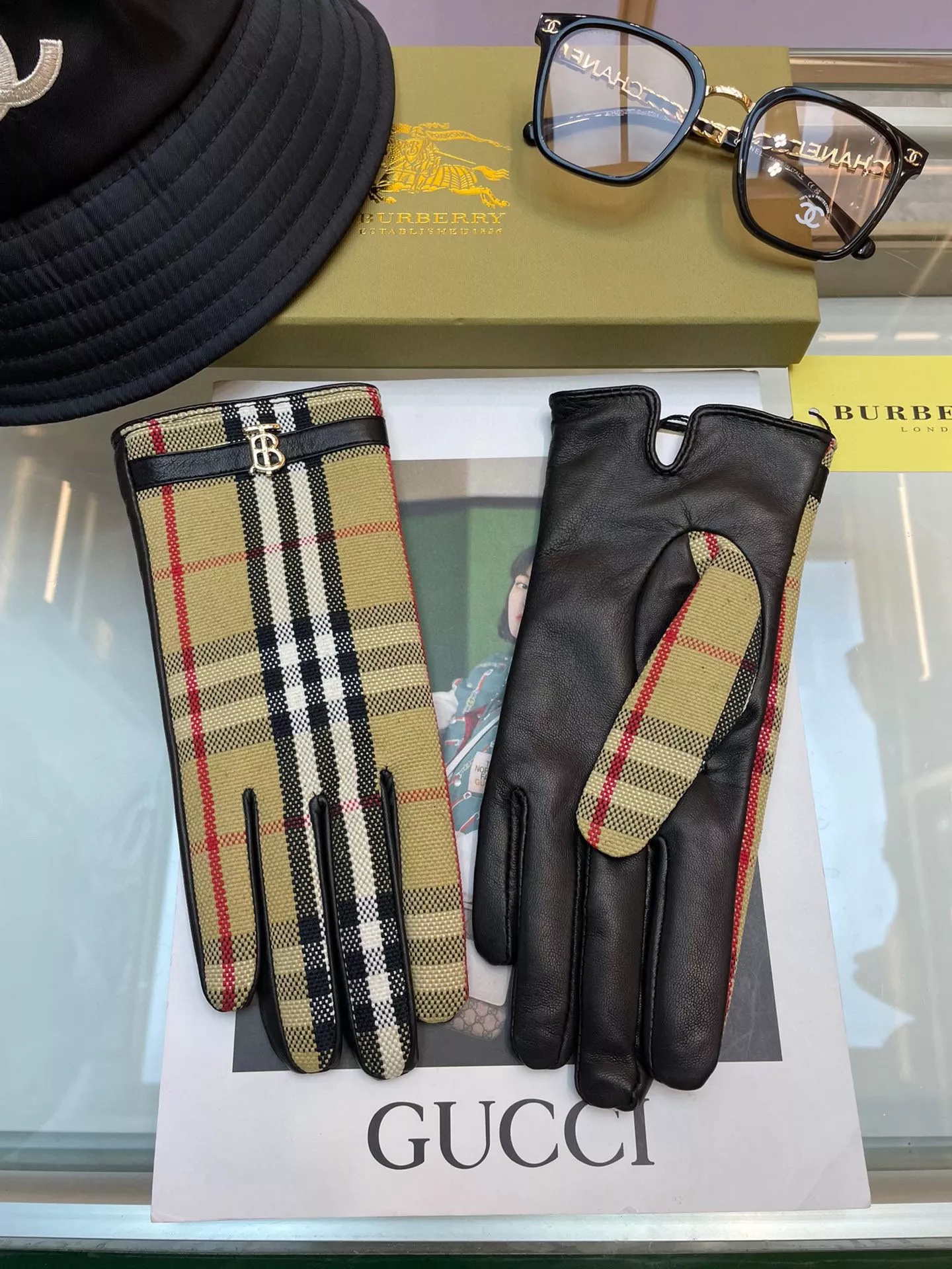 Bright 769 Burberry Gloves For Women