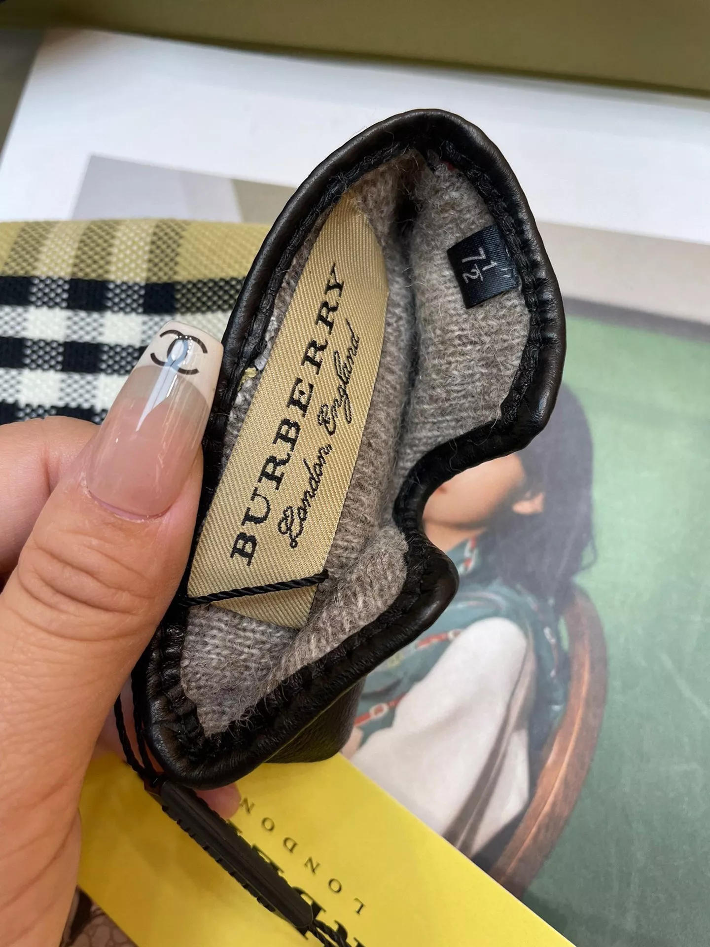 Bright 769 Burberry Gloves For Women