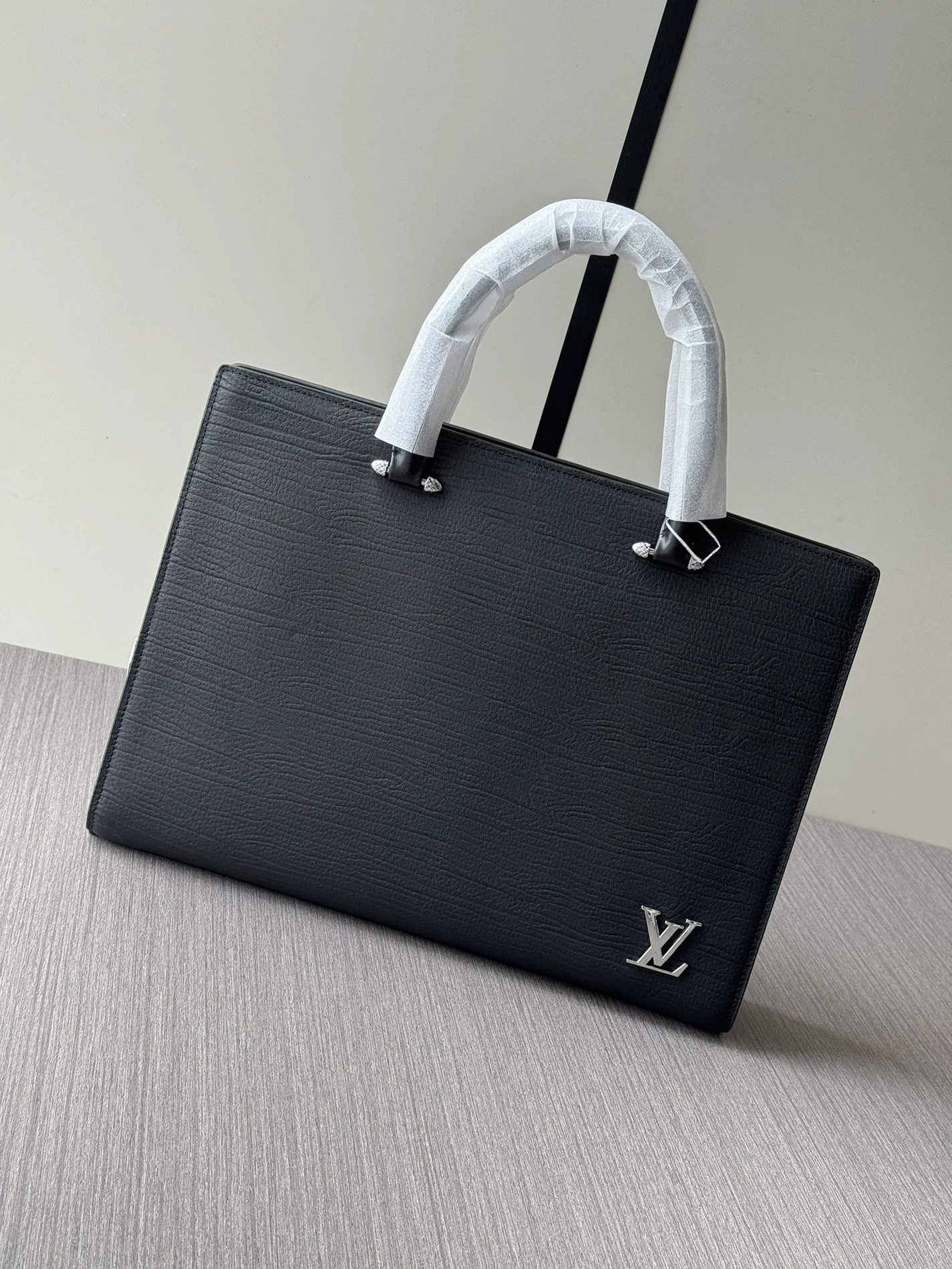 Bright 7902 Louis Vuitton AAA Man Handbags