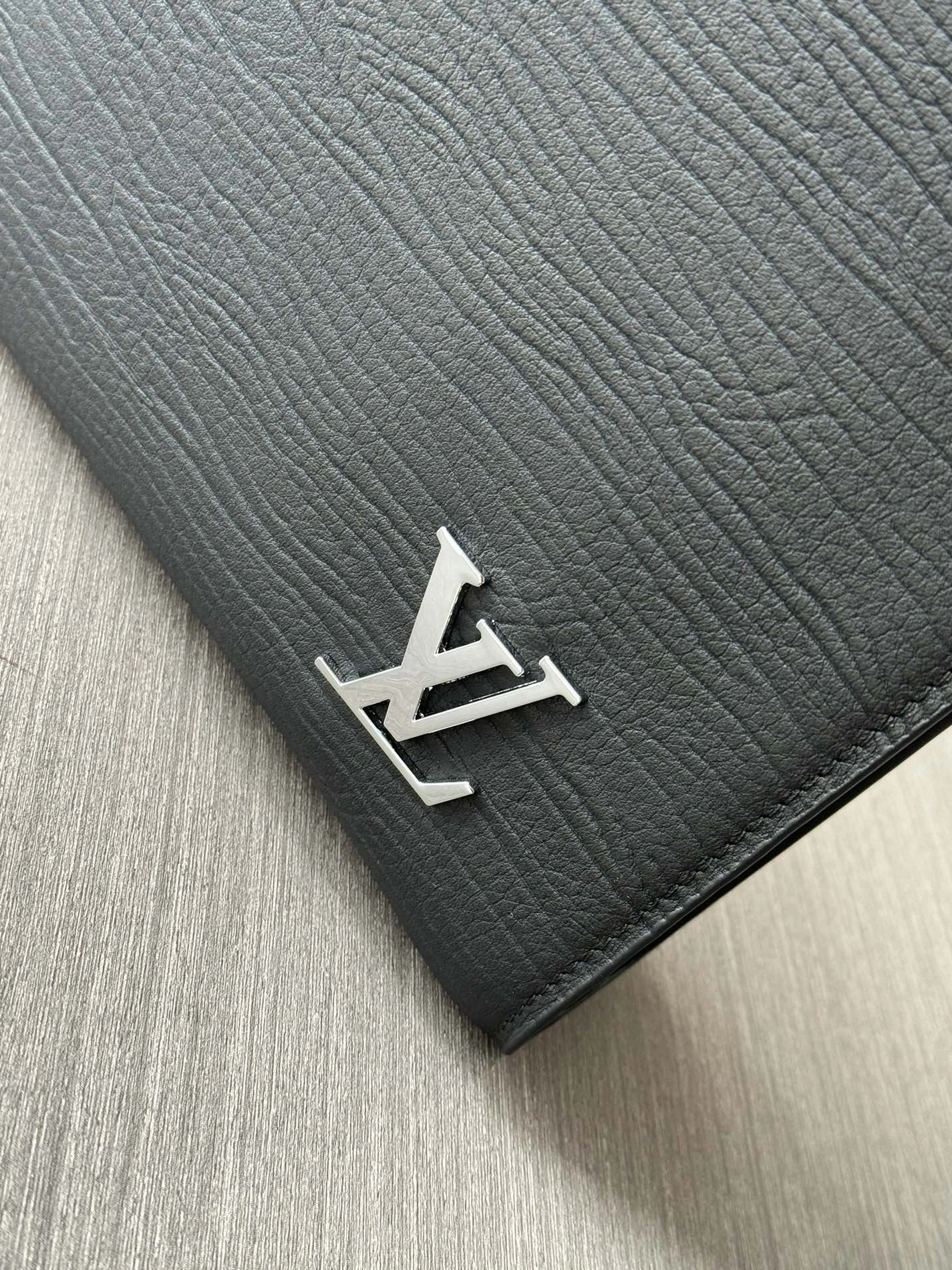 Bright 7902 Louis Vuitton AAA Man Handbags