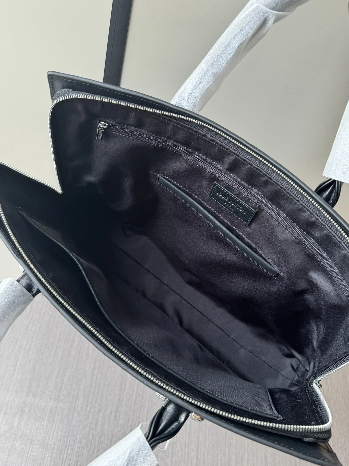 Bright 7902 Louis Vuitton AAA Man Handbags
