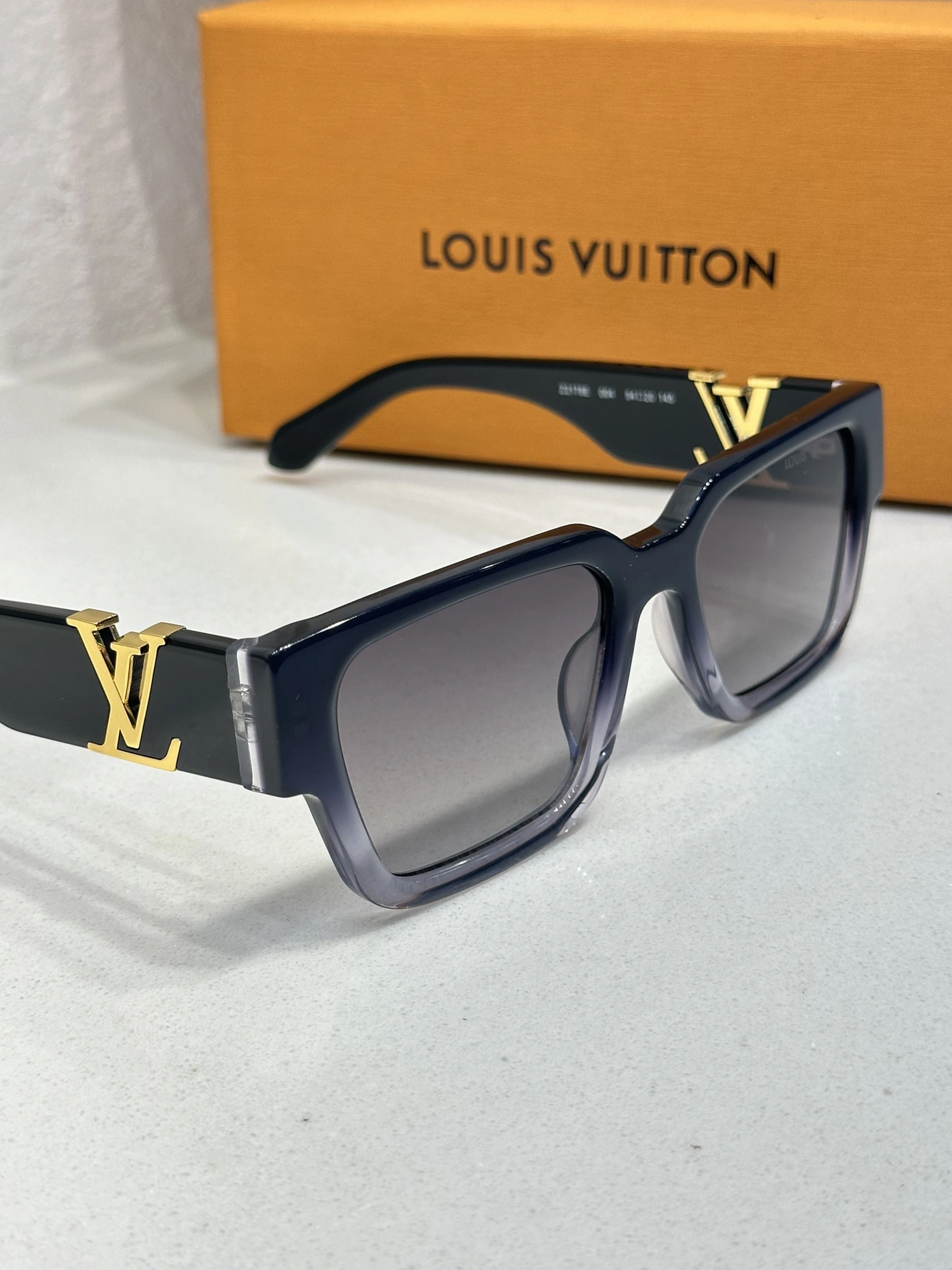 Bright 7918 Louis Vuitton AAA Quality Sunglasses