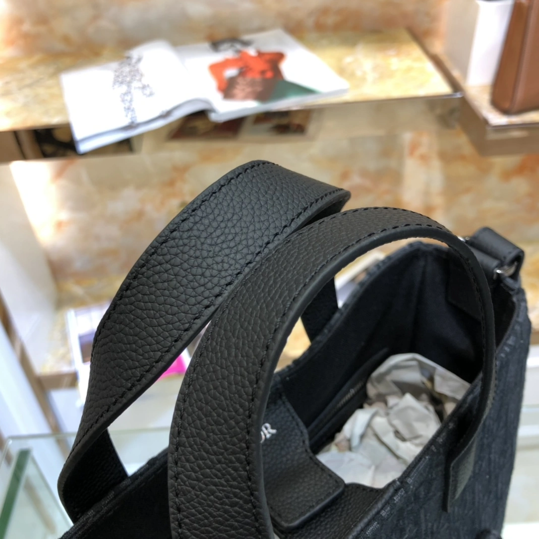 Bright 8026 Christian Dior AAA Man Handbags